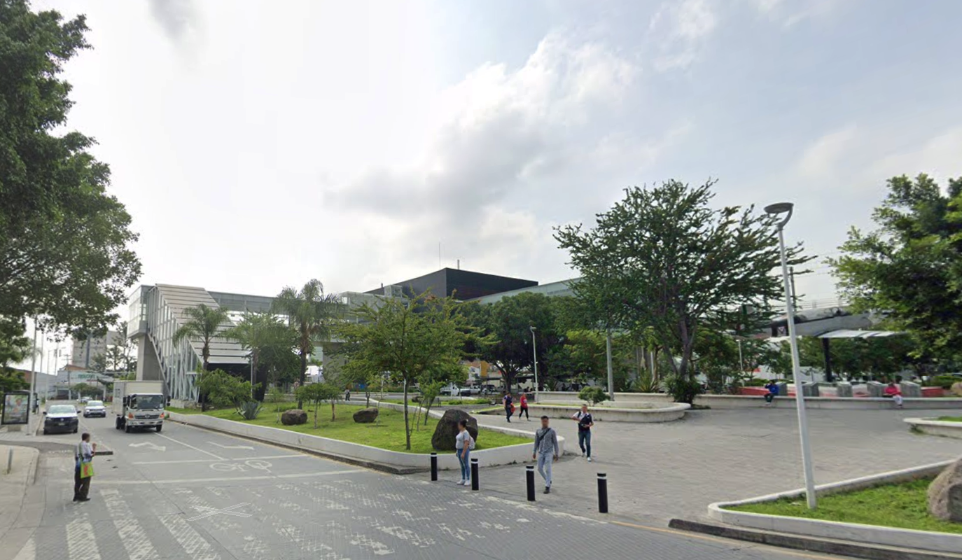 🏬 ¡LOCAL EN RENTA frente al Mercado del Mar, Zapopan! 🐟