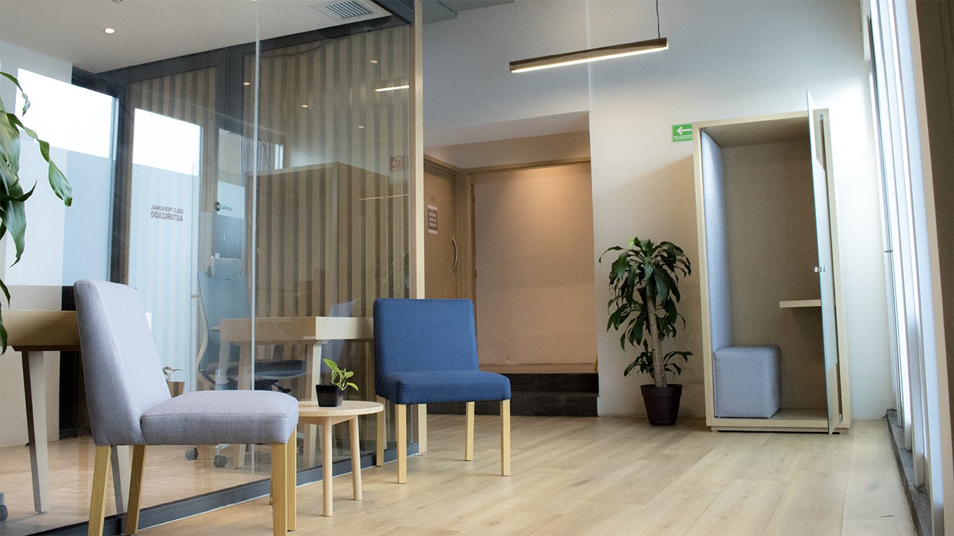 🏢✨ OFICINAS AMUEBLADAS EN RENTA – AV. CHAPULTEPEC, GUADALAJARA ✨