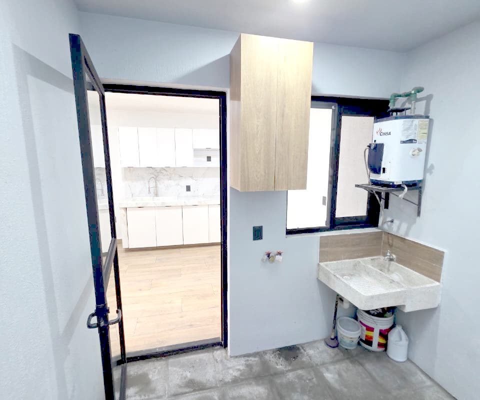 CASA EN VENTA EN TLAQUEPAQUE CON ALBERCA PRIVADA