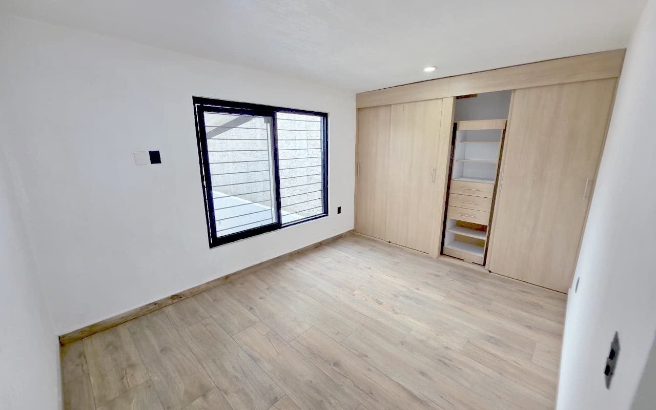 CASA EN VENTA EN TLAQUEPAQUE CON ALBERCA PRIVADA