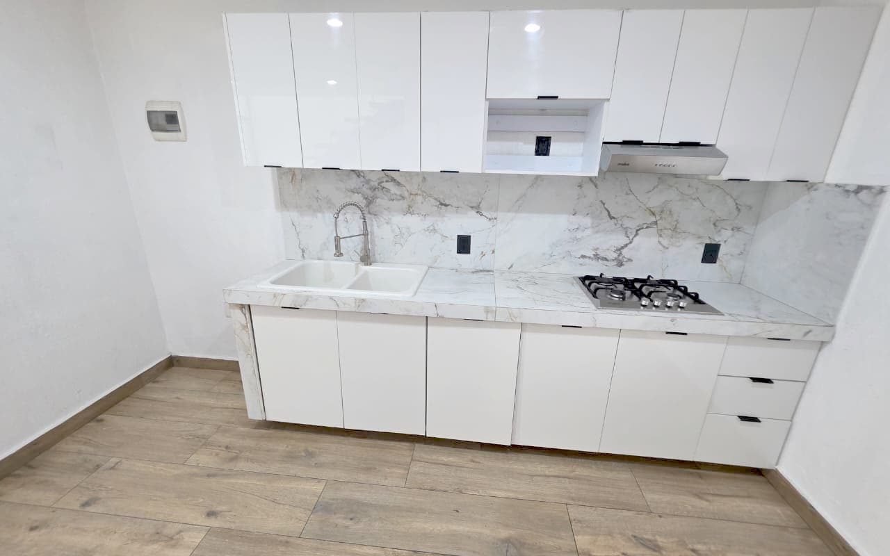 CASA EN VENTA EN TLAQUEPAQUE CON ALBERCA PRIVADA