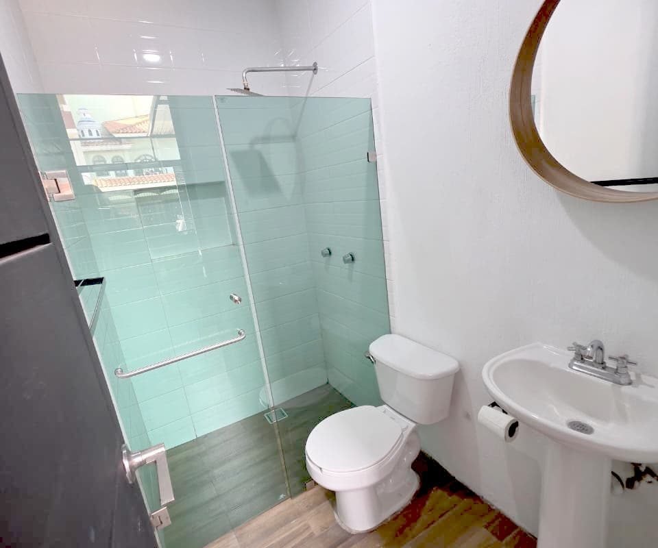 CASA EN VENTA EN TLAQUEPAQUE CON ALBERCA PRIVADA
