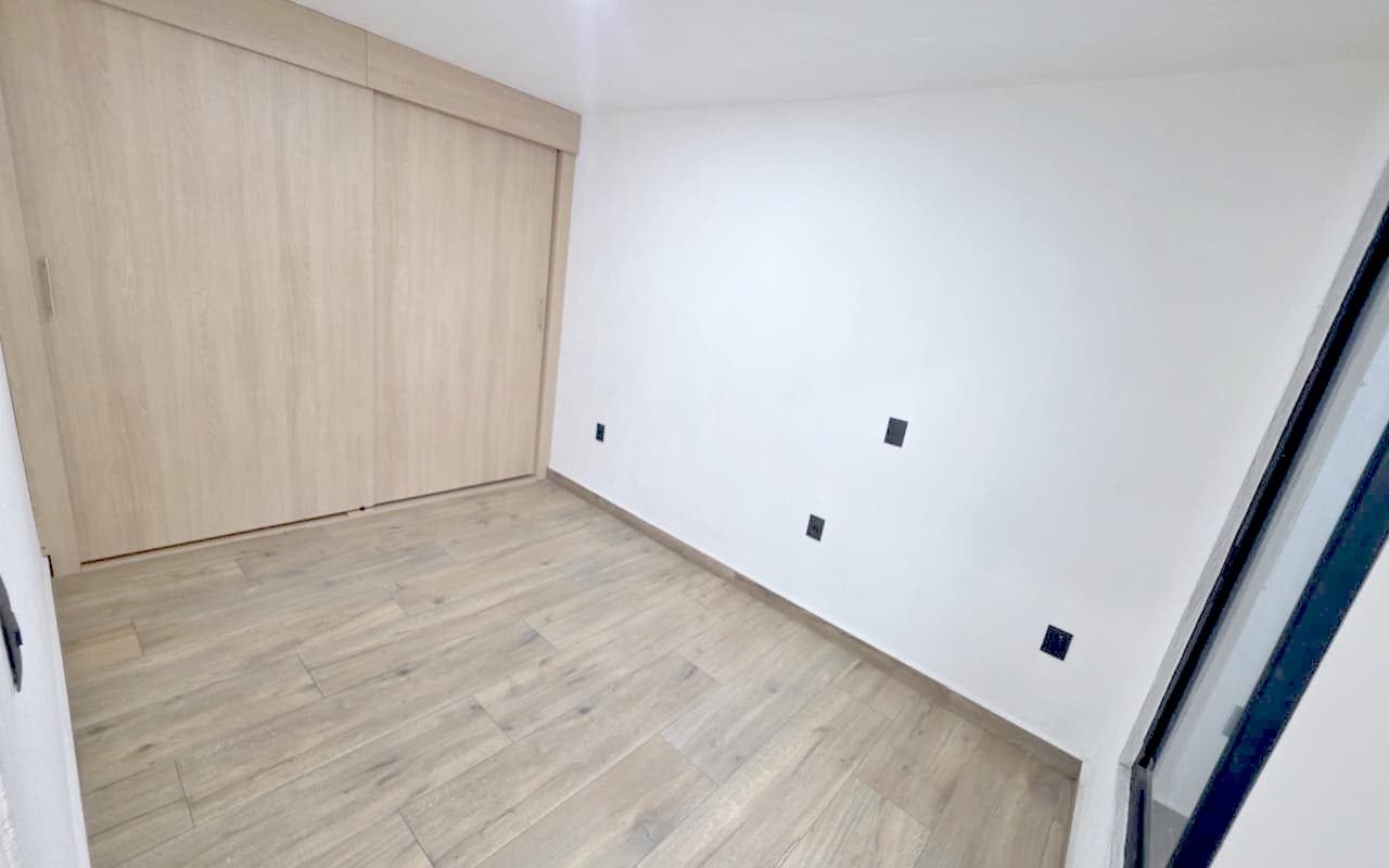 CASA EN VENTA EN TLAQUEPAQUE CON ALBERCA PRIVADA