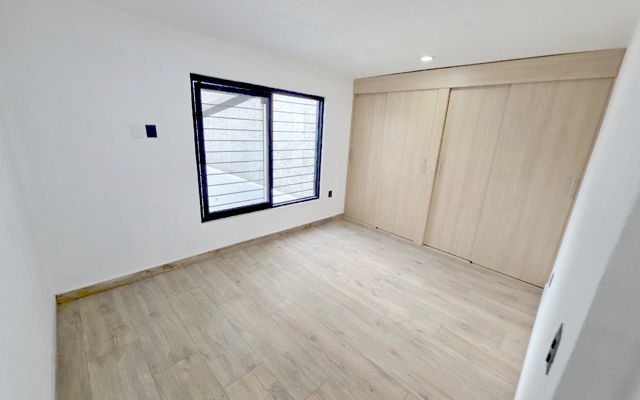 CASA EN VENTA EN TLAQUEPAQUE CON ALBERCA PRIVADA