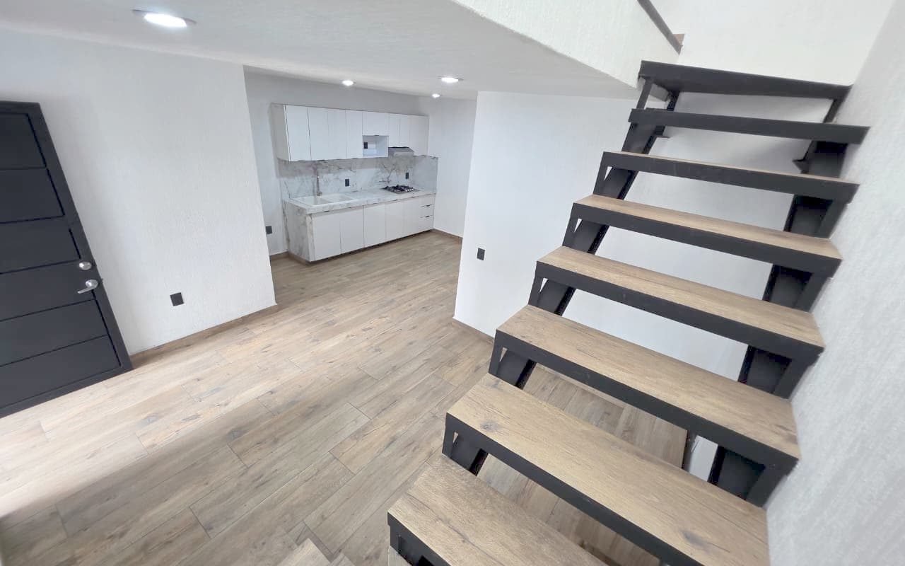 CASA EN VENTA EN TLAQUEPAQUE CON ALBERCA PRIVADA