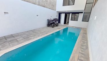 CASA EN VENTA EN TLAQUEPAQUE CON ALBERCA PRIVADA