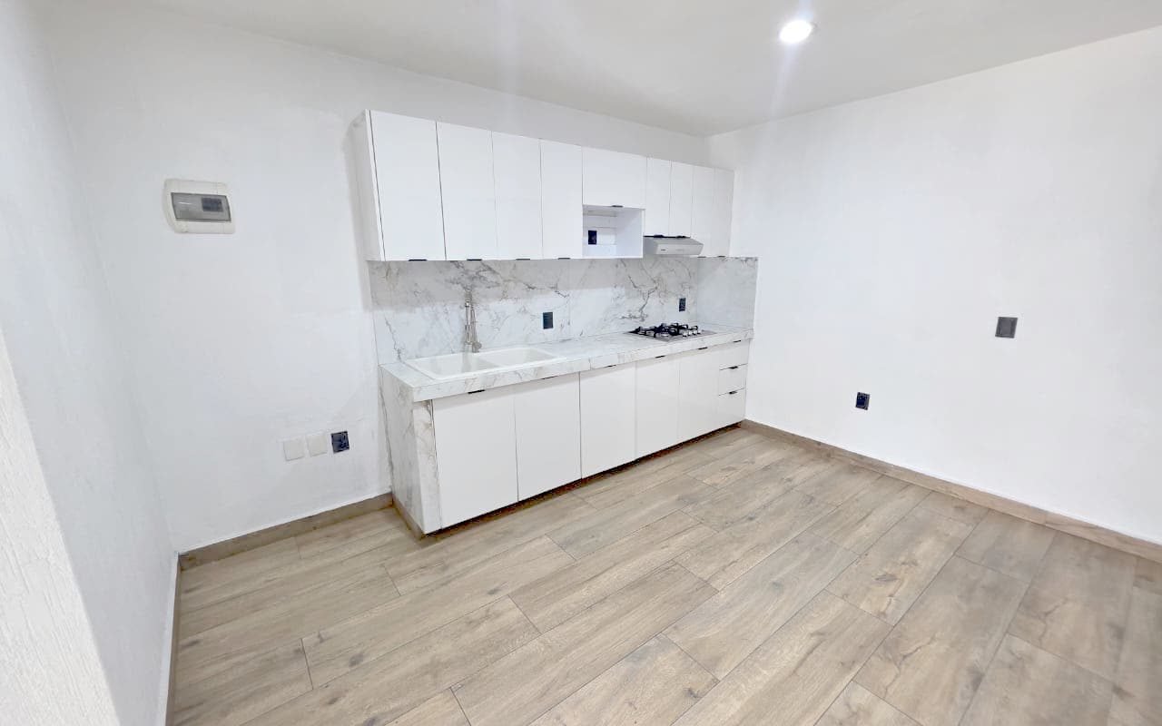 CASA EN VENTA EN TLAQUEPAQUE CON ALBERCA PRIVADA