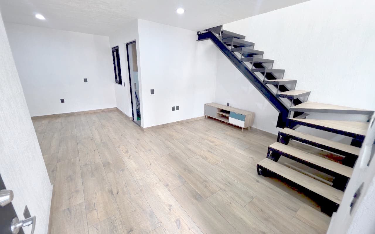 CASA EN VENTA EN TLAQUEPAQUE CON ALBERCA PRIVADA