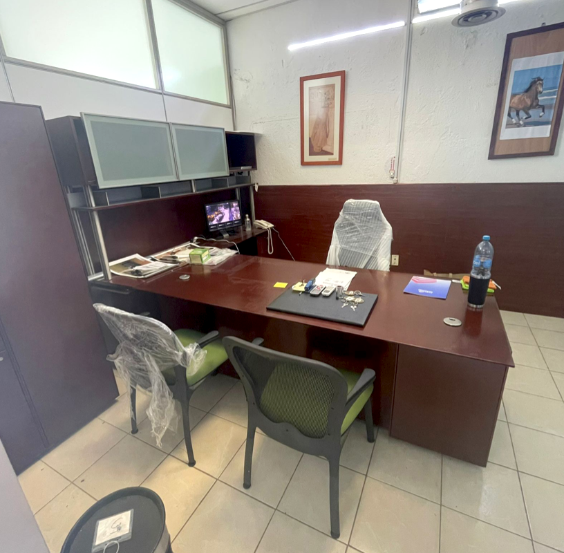 BODEGA EN RENTA 300 m²  – ZONA INDUSTRIAL | OFICINAS + PANELES SOLARES