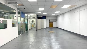 BODEGA EN RENTA 300 m²  – ZONA INDUSTRIAL | OFICINAS + PANELES SOLARES